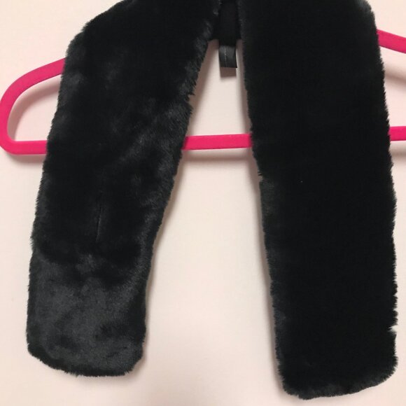 NEW BLACK FUR NECK WRAP from Macy's. - Picture 2 of 4